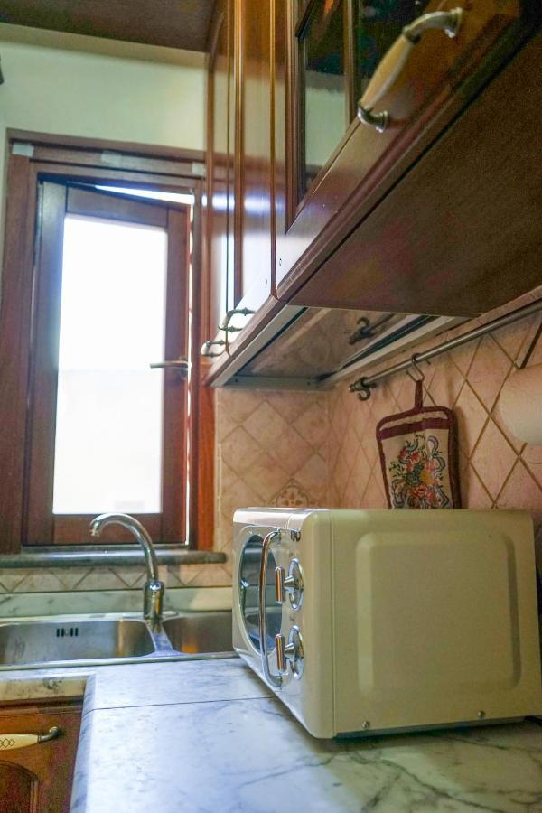 Mela'S House Apartments Чефалу Екстериор снимка