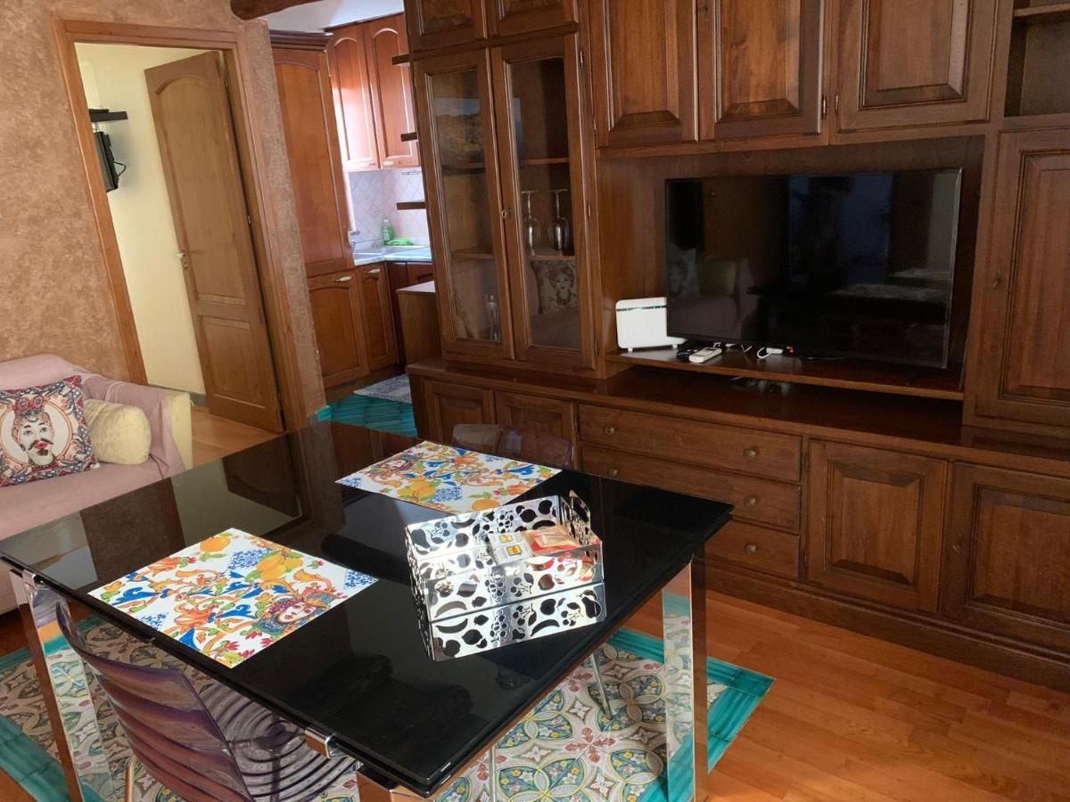 Mela'S House Apartments Чефалу Екстериор снимка